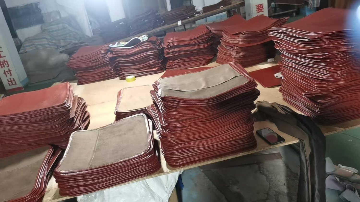 Cushion stack · 抱枕堆叠