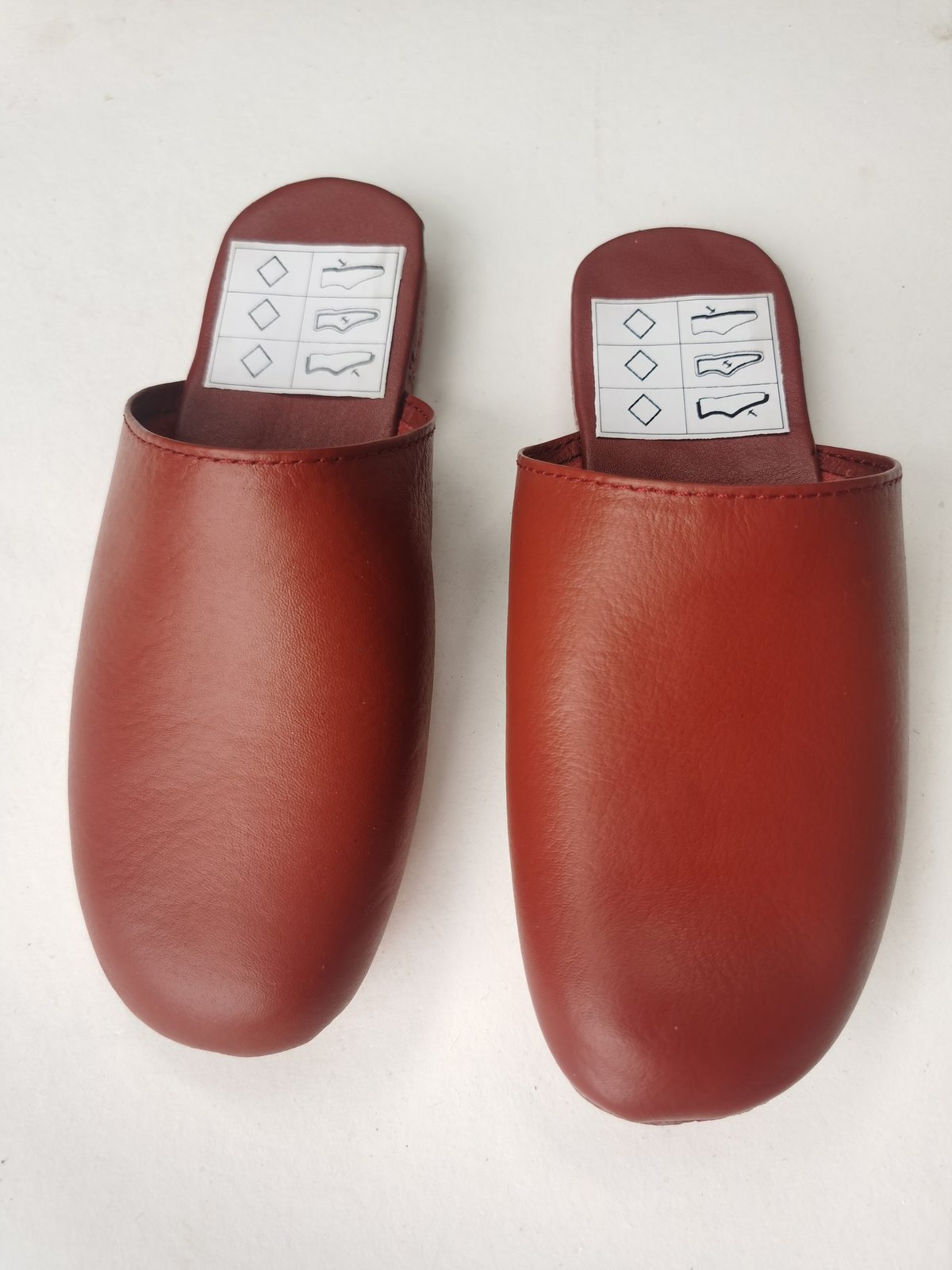 Red-brown closed-toe 5